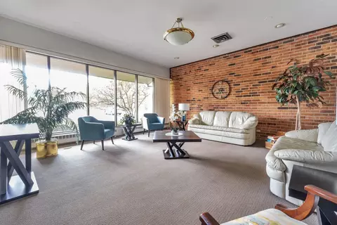 Living - Undisclosed, Willowbrook, IL 60527 photo 4 of 5