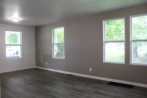 Living - 676 Morgan St, Elgin, IL 60123 photo 2 of 2