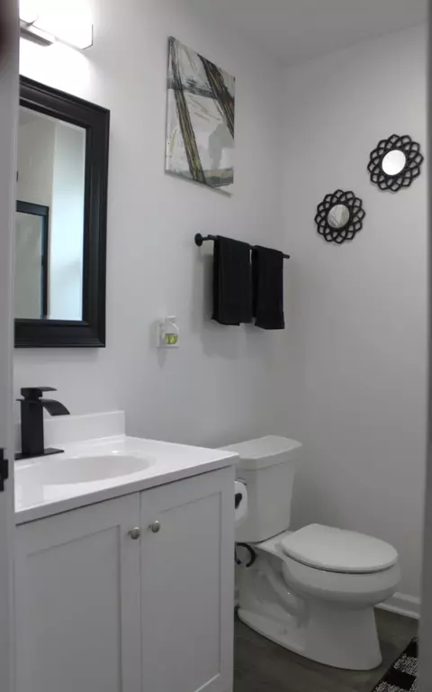 Bath - 676 Morgan St, Elgin, IL 60123 photo 1 of 2