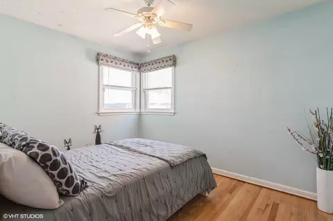950 Webster Ln, Des Plaines, IL 60016 photo 7