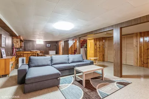 950 Webster Ln, Des Plaines, IL 60016 photo 9