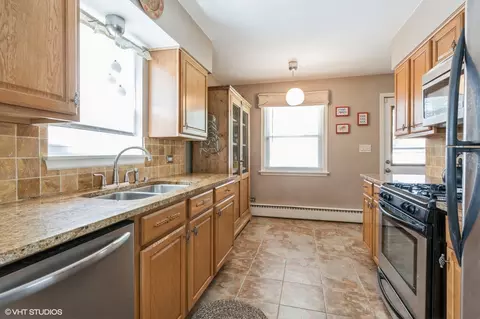 950 Webster Ln, Des Plaines, IL 60016 photo 4
