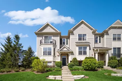 2164 Coral Ln, Glenview, IL 60026