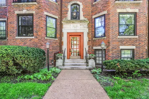 1100 Grove St #2W, Evanston, IL 60201