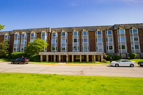 2400 Windsor Mall #2M, Park Ridge, IL 60068