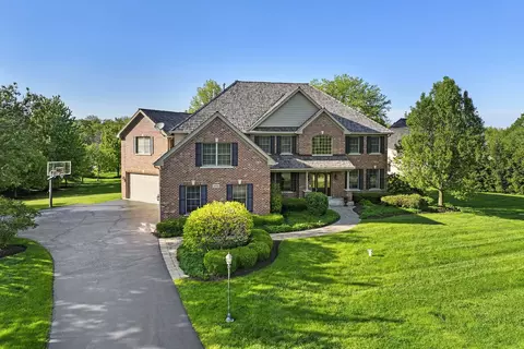28302 Gray Barn Ln, Lake Barrington, IL 60010