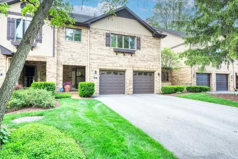 21 Country Club Dr, Bloomingdale, IL 60108