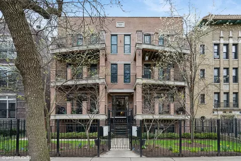 4732 N Malden St #2, Chicago, IL 60640