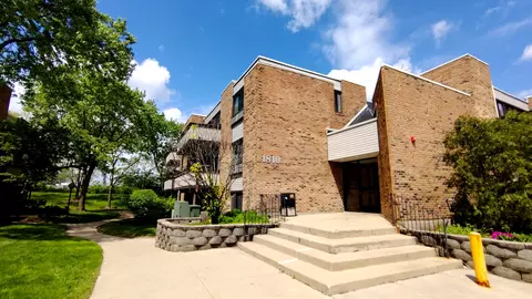 1810 Hemlock Pl #110, Schaumburg, IL 60173