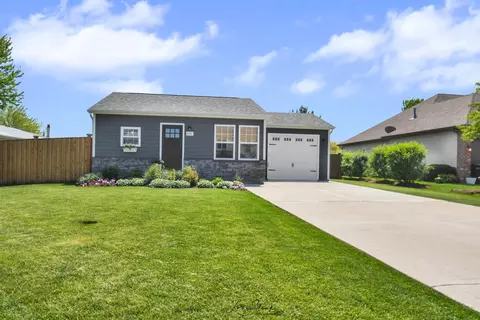 927 W Cermak Rd, Braidwood, IL 60408