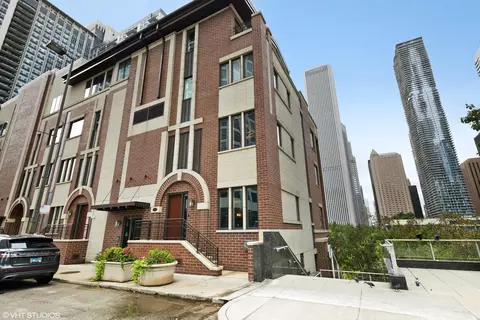 192 N Harbor Dr, Chicago, IL 60601