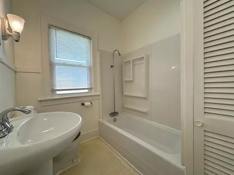 Bath - 1042 S 6th Ave, Kankakee, IL 60901 photo 1 of 2