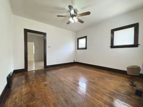 Living - 1042 S 6th Ave, Kankakee, IL 60901 photo 1 of 2