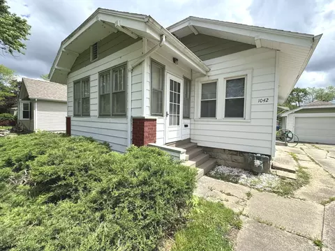Exterior - 1042 S 6th Ave, Kankakee, IL 60901 photo 3 of 6
