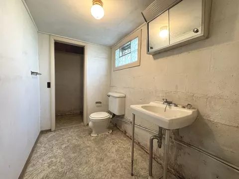 Bath - 1042 S 6th Ave, Kankakee, IL 60901 photo 2 of 2