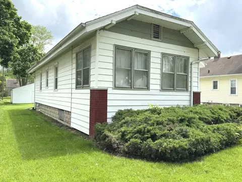 Exterior - 1042 S 6th Ave, Kankakee, IL 60901 photo 2 of 6