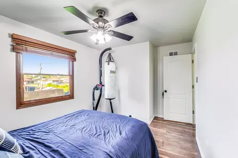 Bedroom - 907 E 152nd Pl, Phoenix, IL 60426 photo 2 of 2