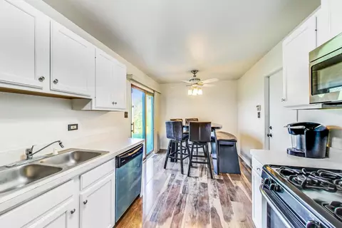 Kitchen - 907 E 152nd Pl, Phoenix, IL 60426 photo 2 of 2