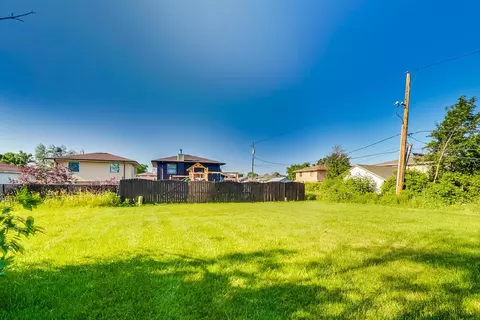 Exterior - 907 E 152nd Pl, Phoenix, IL 60426 photo 2 of 2