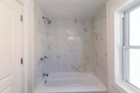 Bath - 14536 Ridgeway Ave, Midlothian, IL 60445 photo 2 of 2