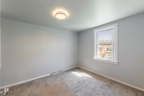 Bedroom - 14536 Ridgeway Ave, Midlothian, IL 60445 photo 1 of 3
