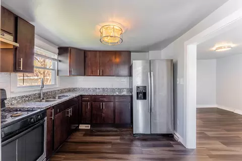 Kitchen - 14536 Ridgeway Ave, Midlothian, IL 60445 photo 2 of 2