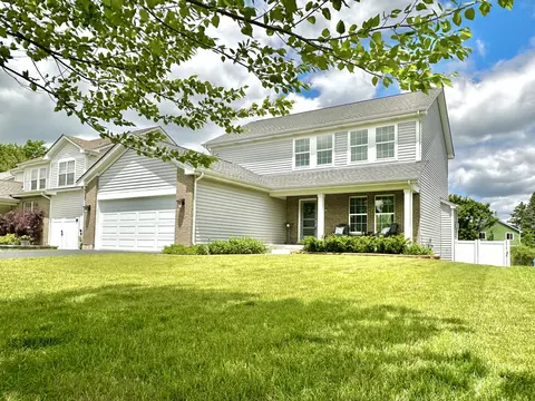 30 W256 Batavia Rd, Warrenville, IL 60555