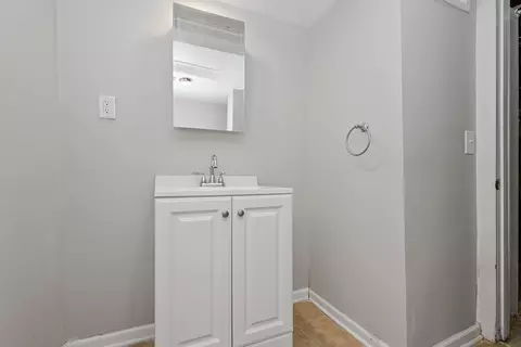 Bath - 290 E 148th Pl, Harvey, IL 60426 photo 3 of 3
