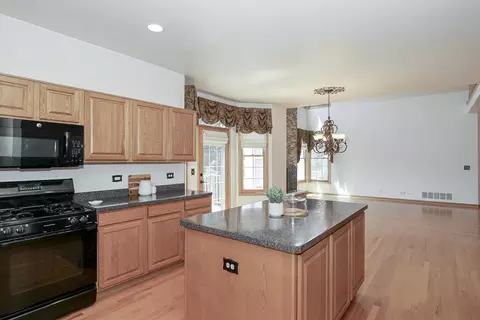 5405 Fox Path Ln, Hoffman Estates, IL 60192 photo 10