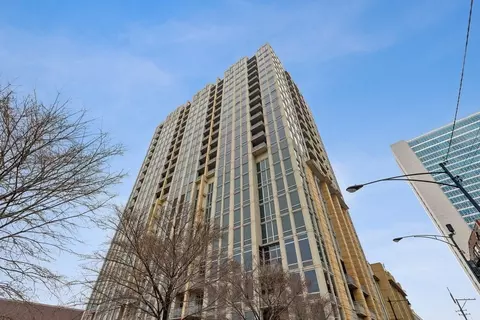 700 N Larrabee St #1412, Chicago, IL 60654