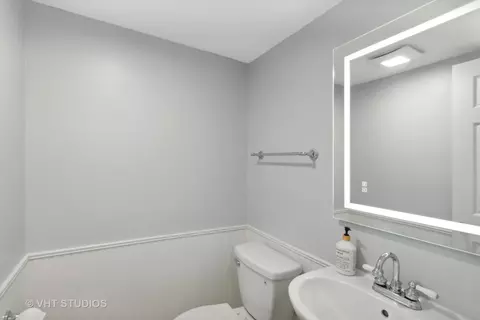 Bath - 2245 Dawson Ln, Algonquin, IL 60102 photo 1 of 3