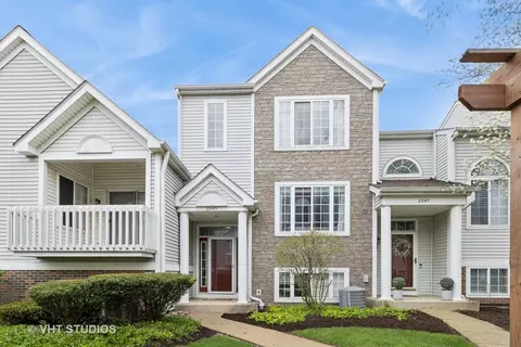 2245 Dawson Ln, Algonquin, IL 60102