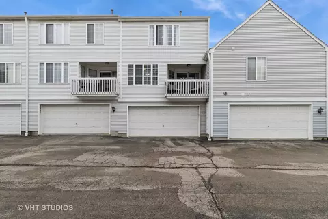 Exterior - 2245 Dawson Ln, Algonquin, IL 60102 photo 2 of 3