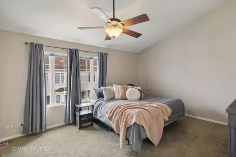 Bedroom - 2245 Dawson Ln, Algonquin, IL 60102 photo 2 of 3