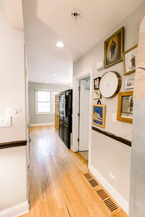 Entry Way - 125 E North Ave, Elmhurst, IL 60126 photo 1 of 5