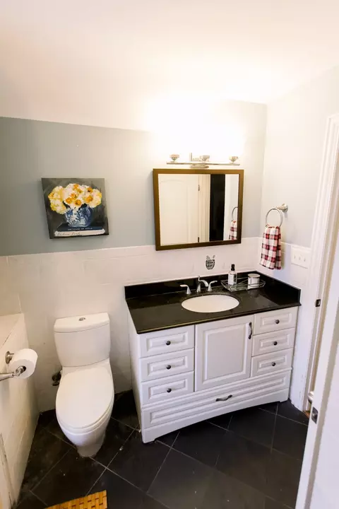 Bath - 125 E North Ave, Elmhurst, IL 60126 photo 4 of 4