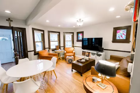 Living - 125 E North Ave, Elmhurst, IL 60126 photo 1 of 2