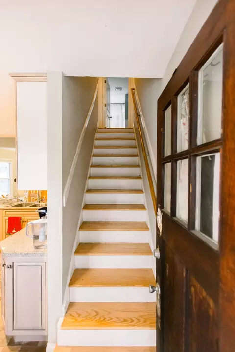 Entry Way - 125 E North Ave, Elmhurst, IL 60126 photo 3 of 5