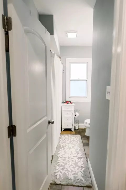 Entry Way - 125 E North Ave, Elmhurst, IL 60126 photo 2 of 5