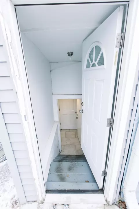 Entry Way - 125 E North Ave, Elmhurst, IL 60126 photo 5 of 5