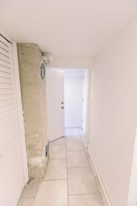 Entry Way - 125 E North Ave, Elmhurst, IL 60126 photo 4 of 5