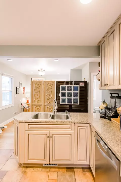 Kitchen - 125 E North Ave, Elmhurst, IL 60126 photo 5 of 5