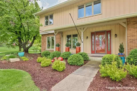 244 Bellingham Dr, Barrington, IL 60010