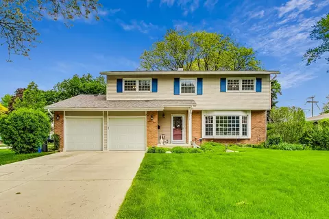 1015 N Hemlock Ln, Mount Prospect, IL 60056