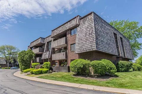 532 Timber Ridge Dr #102A, Carol Stream, IL 60188