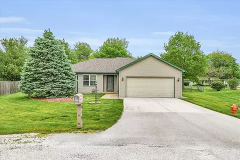 610 Clovis Ct, Sidney, IL 61877 photo 2
