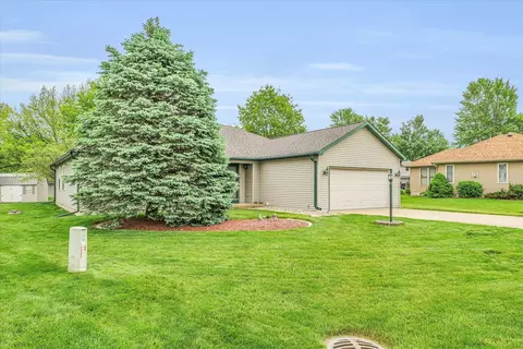 610 Clovis Ct, Sidney, IL 61877 photo 3