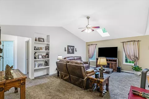 610 Clovis Ct, Sidney, IL 61877 photo 8