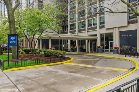 1255 N Sandburg Ter #1109, Chicago, IL 60610