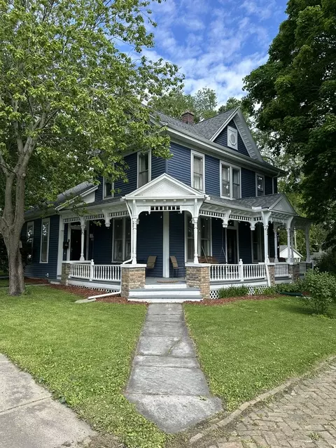 300 N East St, Le Roy, IL 61752